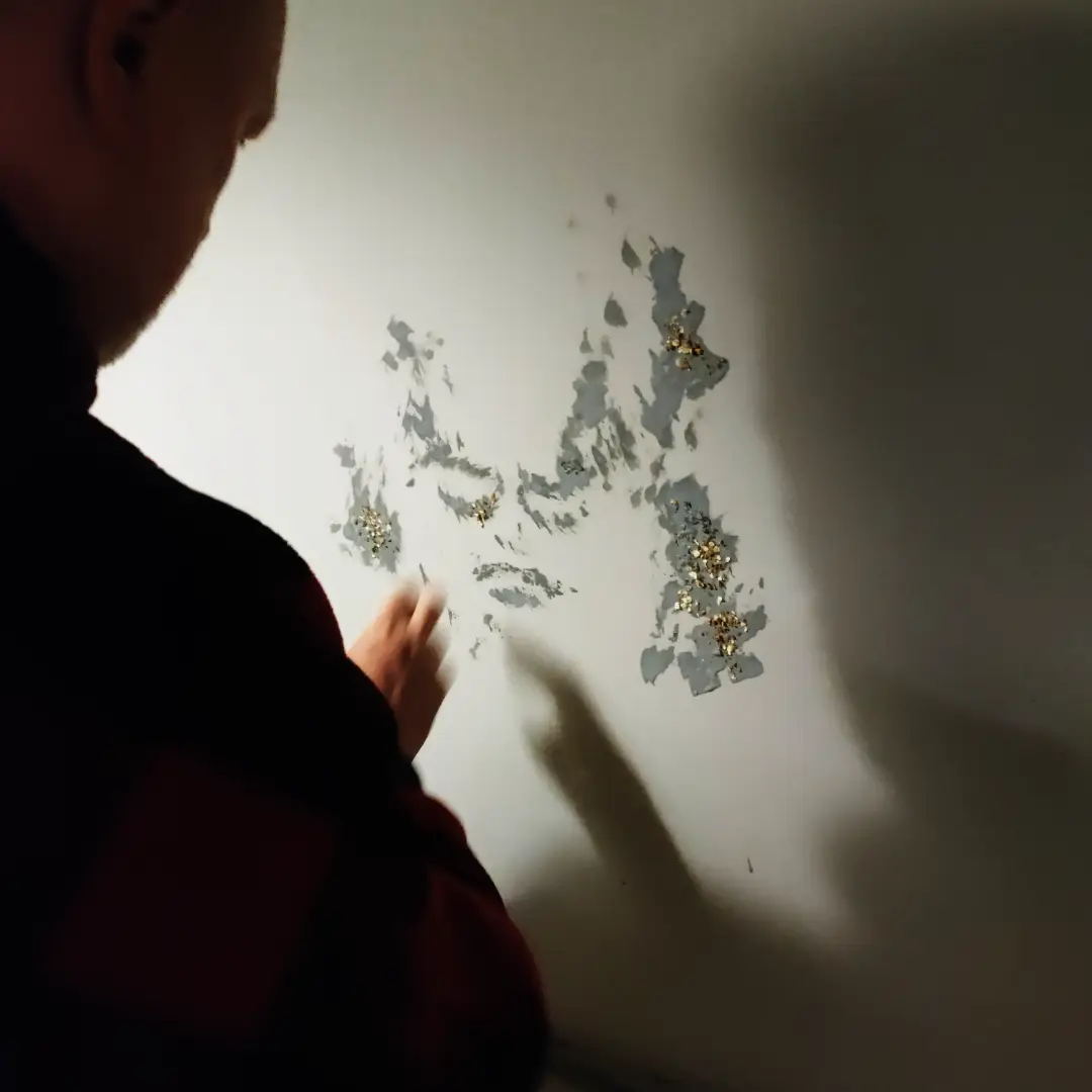 Creating the wall effect.